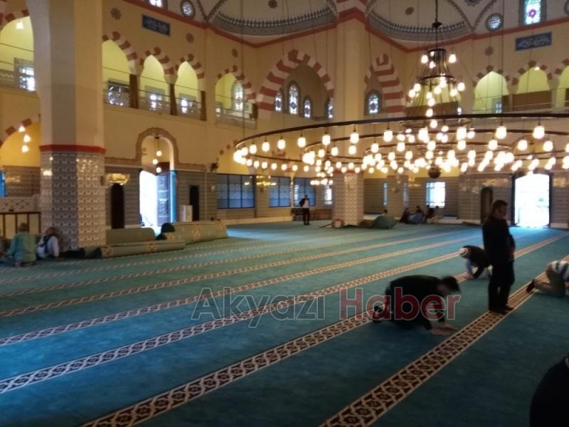  Gazi Süleymanpaşa cami halısı yenilendi