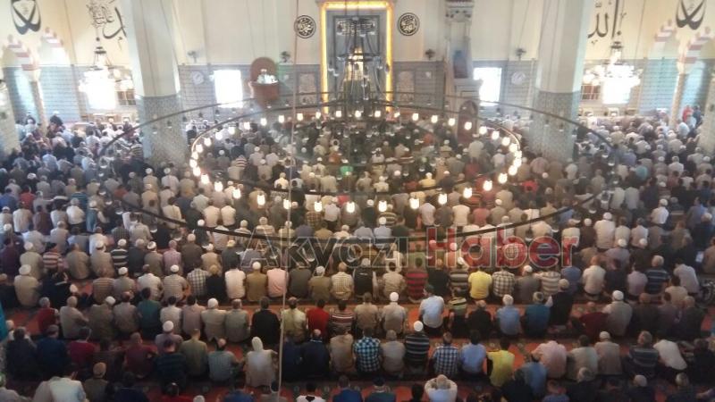 Gazi Süleymanpaşa Camiinde Ramazan Ayının İlk Cuması 