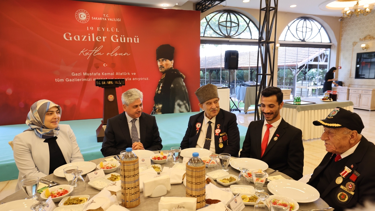 Gaziler Günü dolayısıyla gaziler ve aileleri onuruna yemek