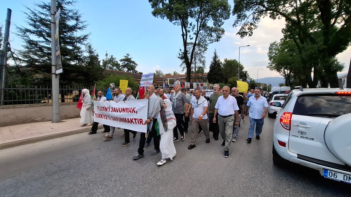 Gazze ve Doğu Türkistan için tek Yürek: Akyazı’da vicdan yürüyüşü