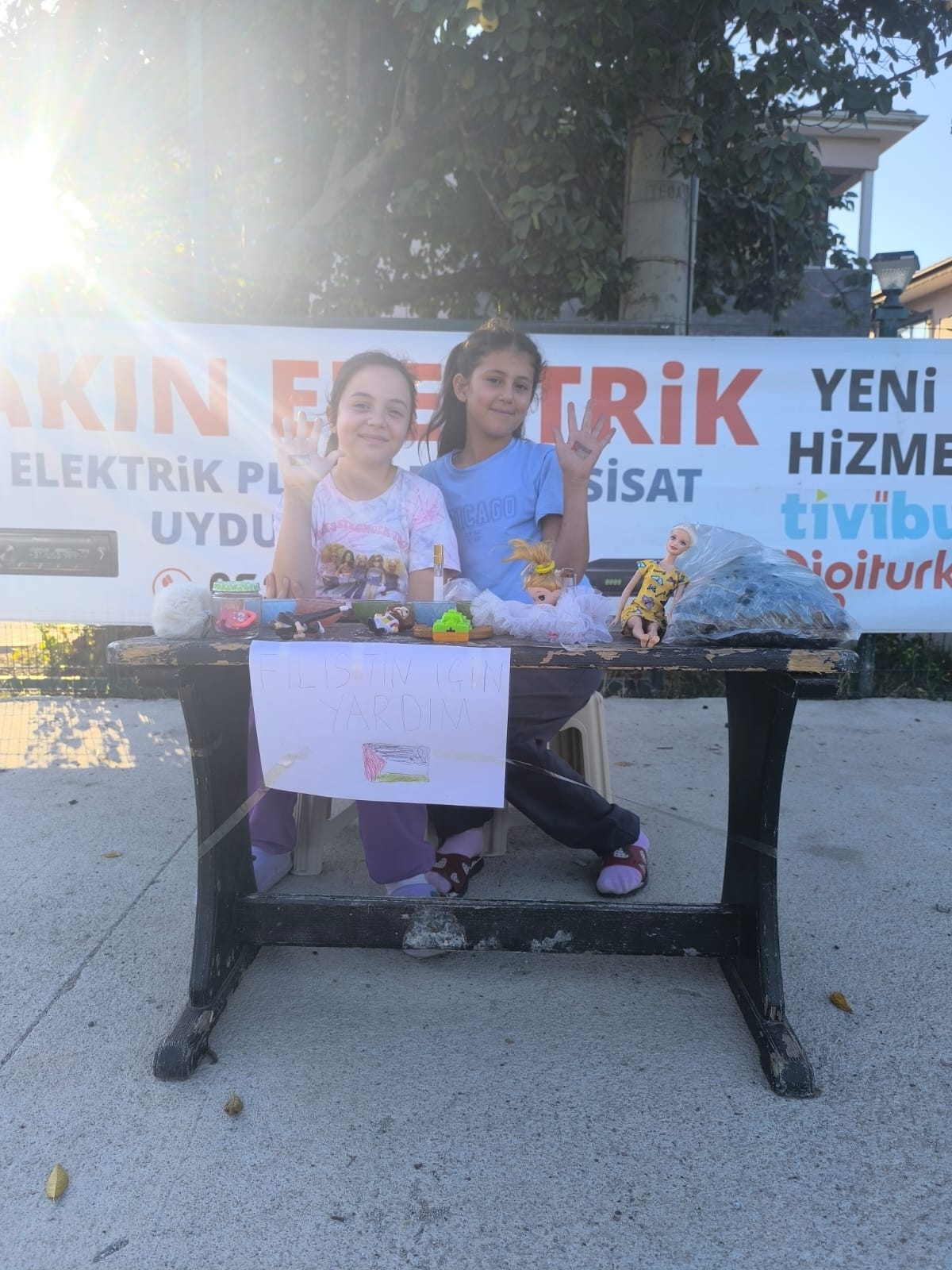 Gazze'ye yardım için meyve satıyorlar
