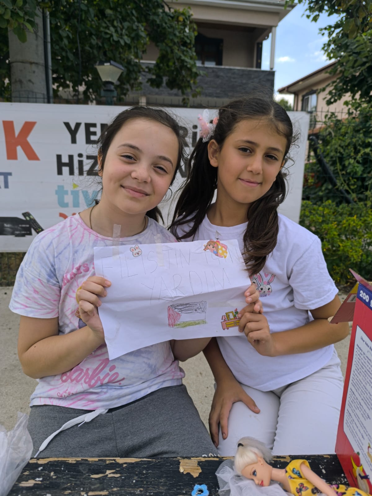 Gazze'ye yardım için meyve satıyorlar