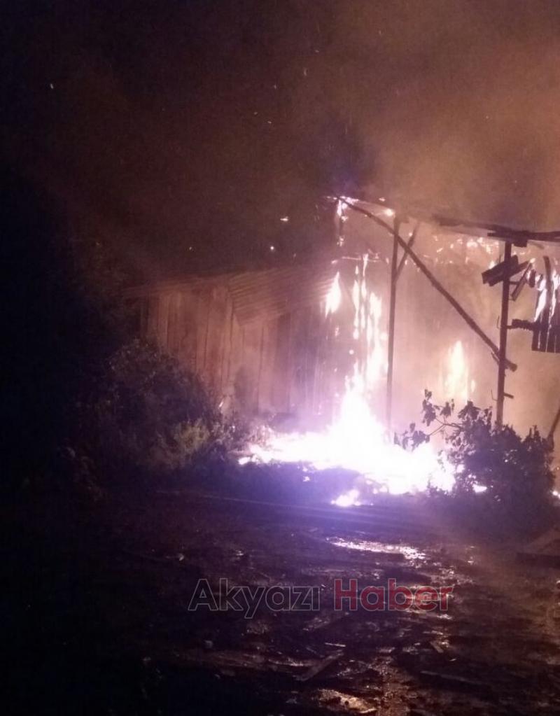  Gece Yarısı Çıkan Atölye Yangını Korkuttu