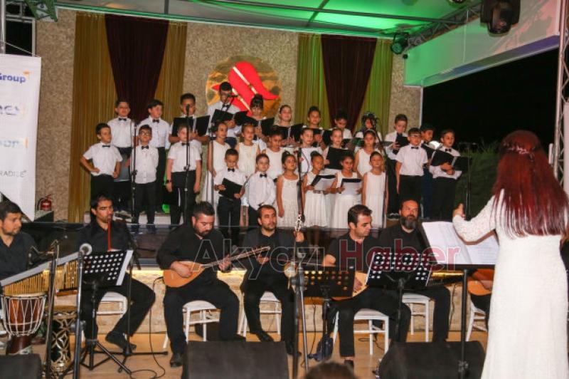 GELENEKSEL ALİMEX İFTARINDA ÇOCUK KOROSU GECEYE DAMGA VURDU 