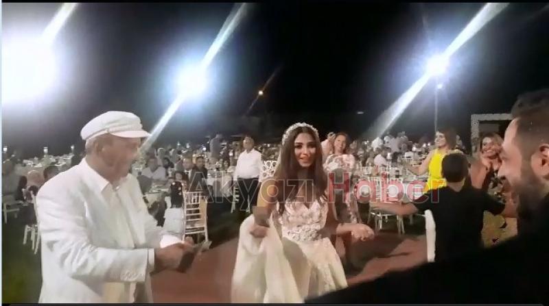 Gelin ve damada piyango bileti taktı