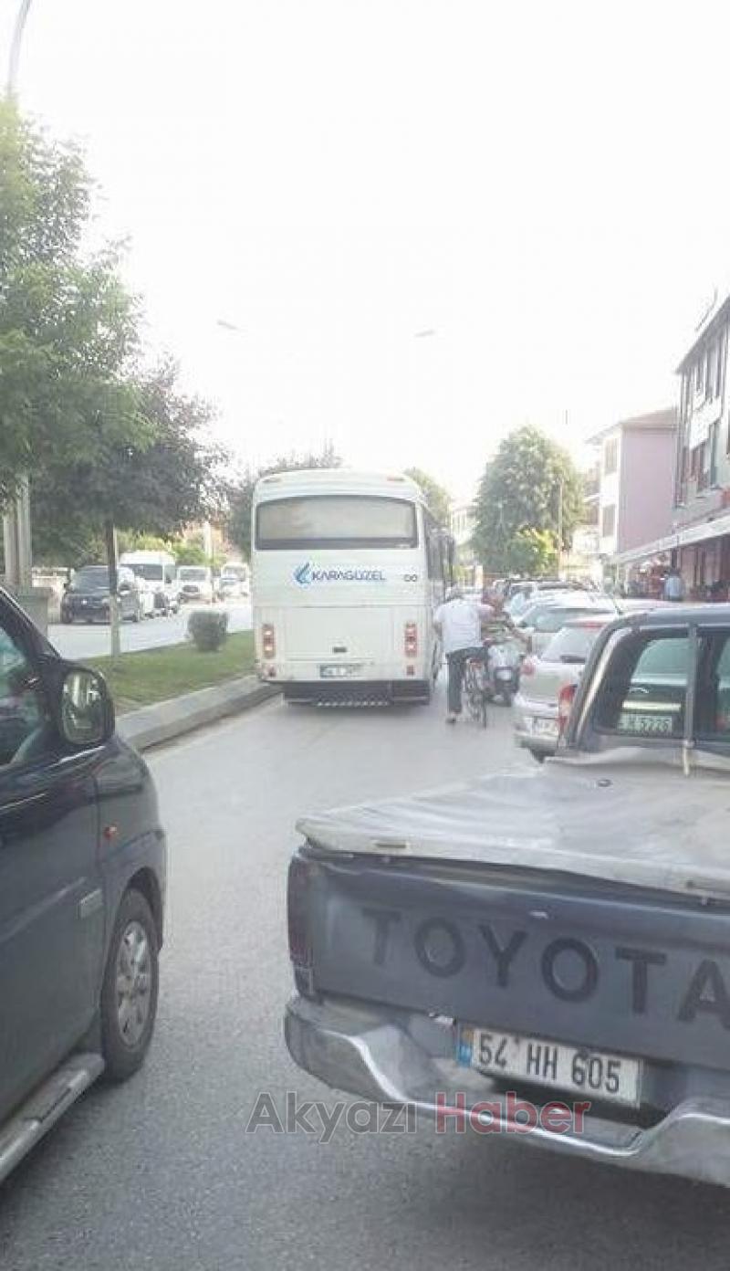 Gelişi güzel parklar trafiği felç ediyor