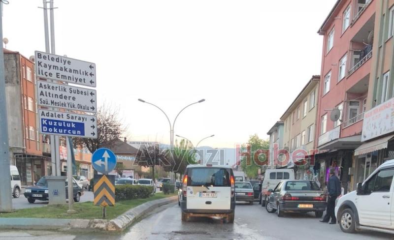 Gelişi güzel parklar trafiği felç ediyor