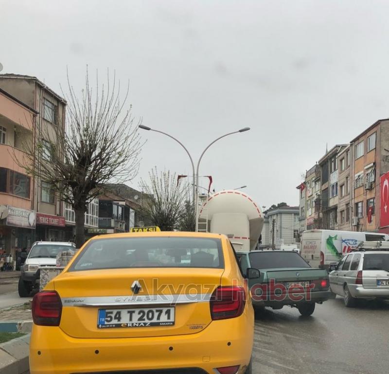 Gelişi güzel parklar trafiği felç ediyor