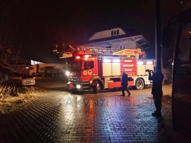 Genç Kız İntihar Etmek İçin İnşaata Çıktı