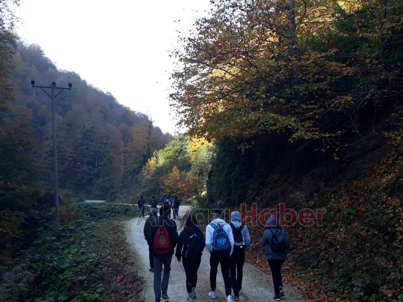 Gençler Doğa Yürüyüşü Yaptı