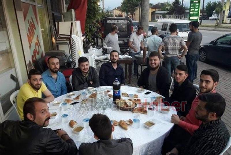  Gençler İftar Yemeğinde Buluştu