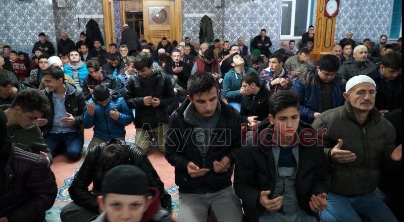 GENÇLER NAMAZ PROGRAMINDA BULUŞTU