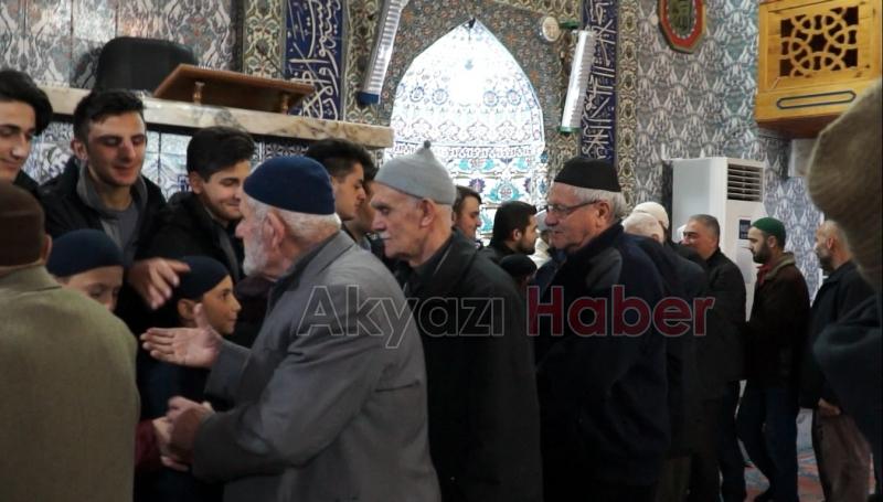 GENÇLER NAMAZ PROGRAMINDA BULUŞTU