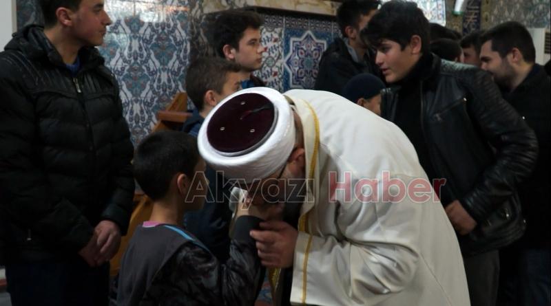 GENÇLER NAMAZ PROGRAMINDA BULUŞTU