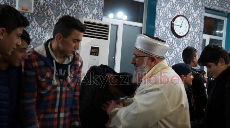 GENÇLER NAMAZ PROGRAMINDA BULUŞTU