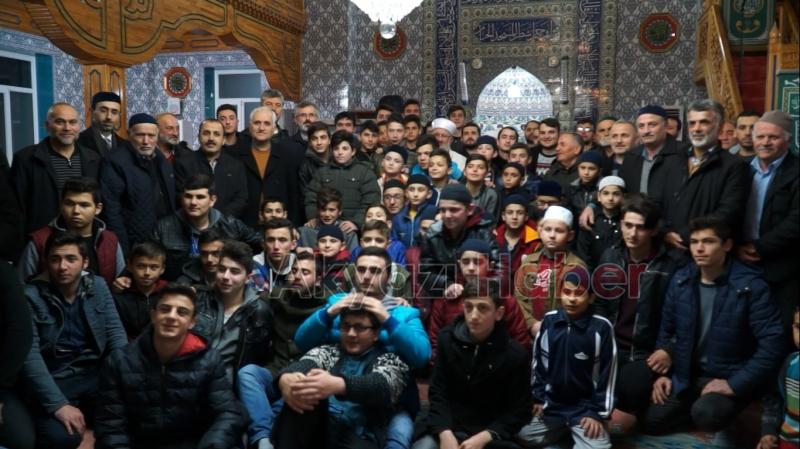 GENÇLER NAMAZ PROGRAMINDA BULUŞTU