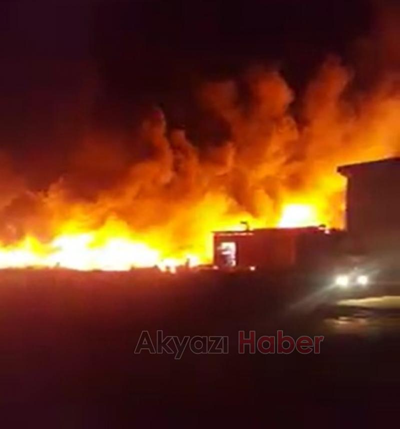 Geri dönüşüm fabrikası alev alev yandı