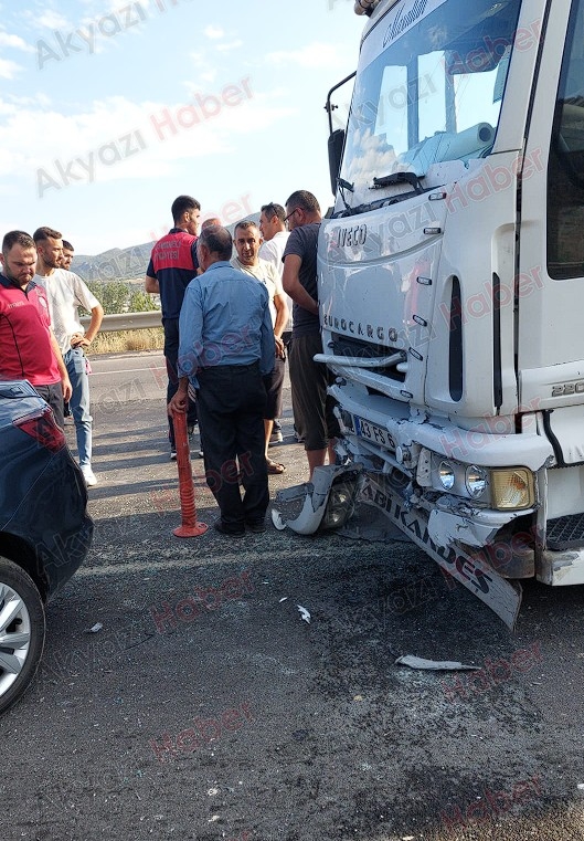 Geyve Belediye Başkanı’nın İçinde olduğu araç kazaya karıştı: 3 yaralı