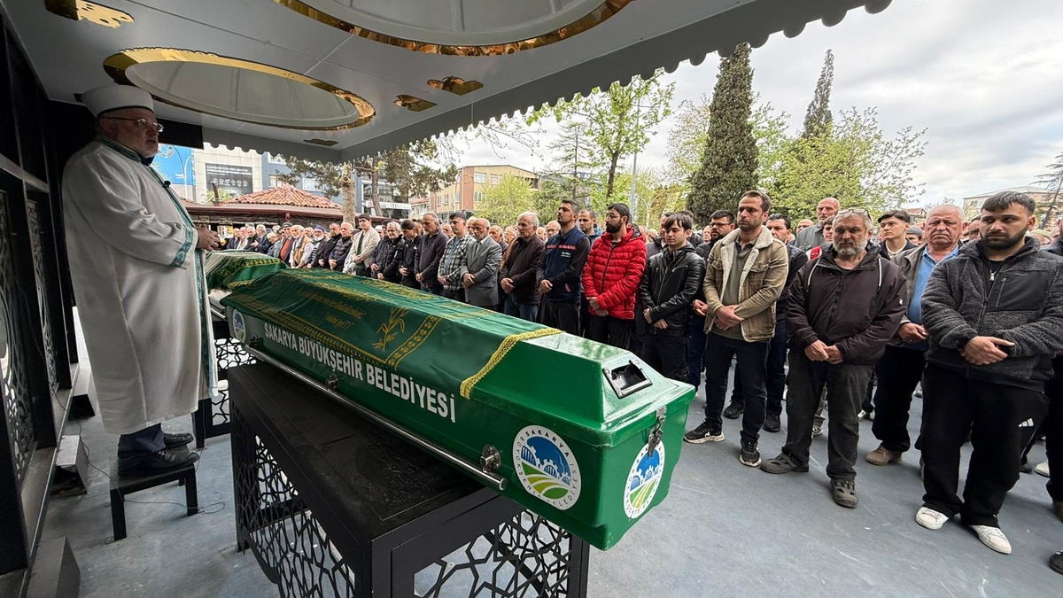 Göğsünden bıçaklanıp öldürülmüştü, toprağa verildi