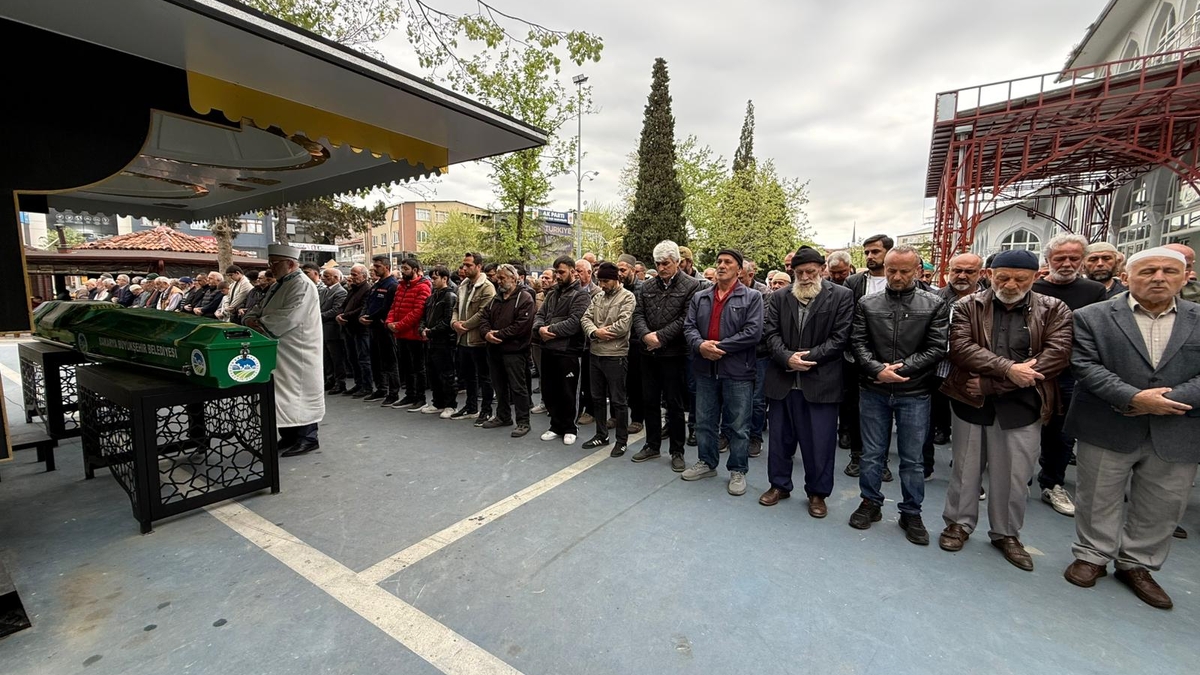 Göğsünden bıçaklanıp öldürülmüştü, toprağa verildi