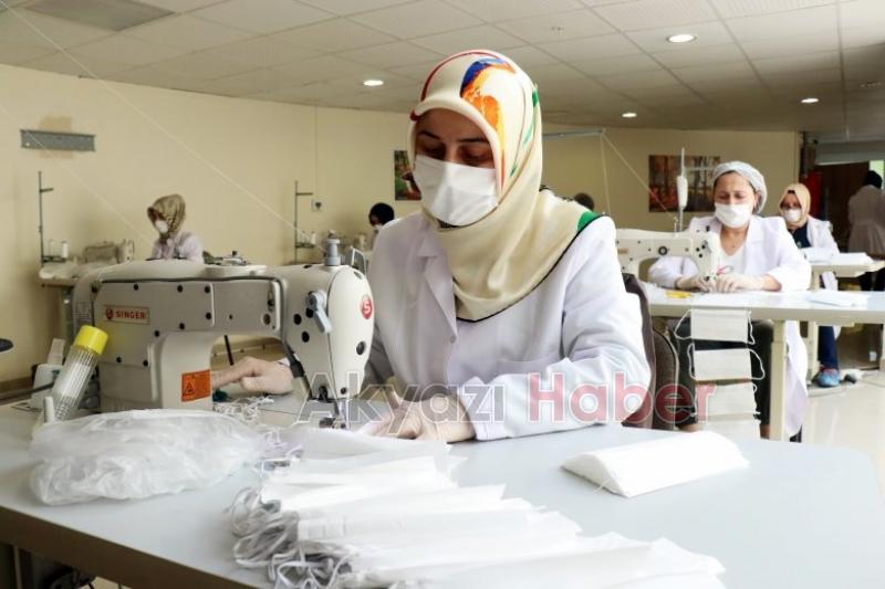 Gönüllüler günde 20 bin maske üretiyor