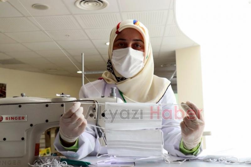 Gönüllüler günde 20 bin maske üretiyor