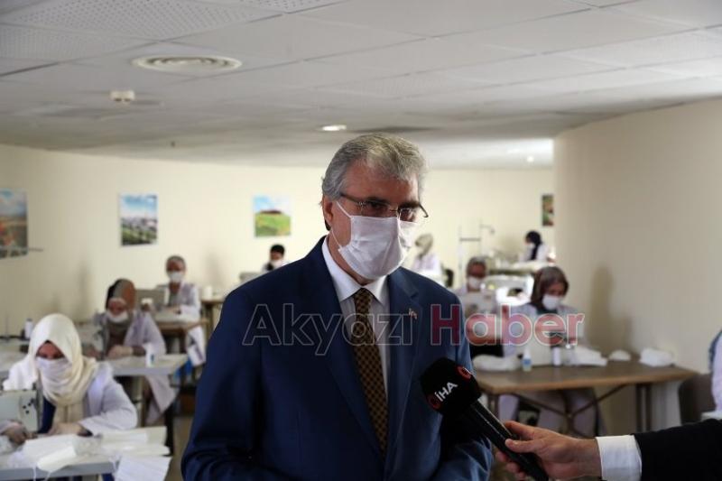 Gönüllüler günde 20 bin maske üretiyor