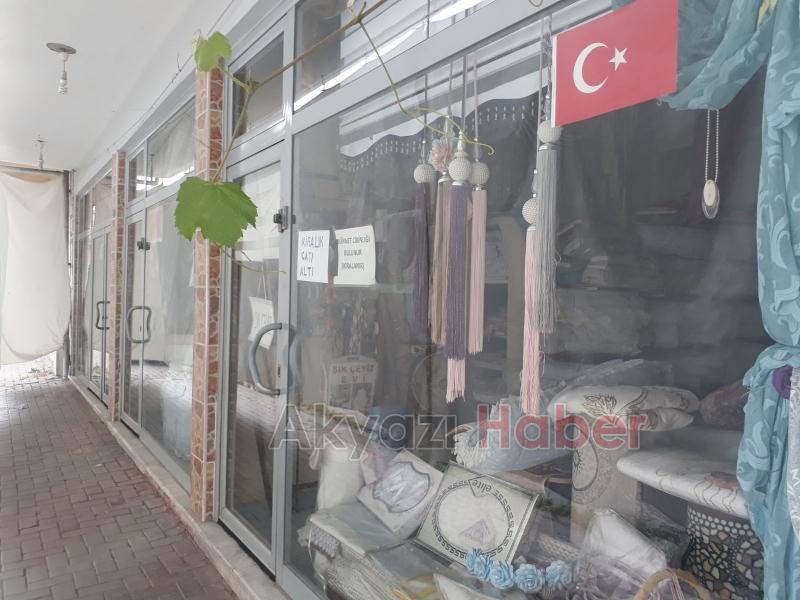 Güpe gündüz halıyı omuzlayıp götürdü