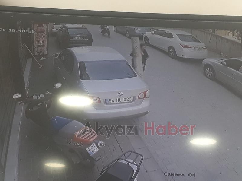 Güpe gündüz halıyı omuzlayıp götürdü