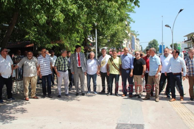 Güreşçiler ve Protokol Üyeleri Davul Zurna Eşliğinde Çarşıyı Gezdi
