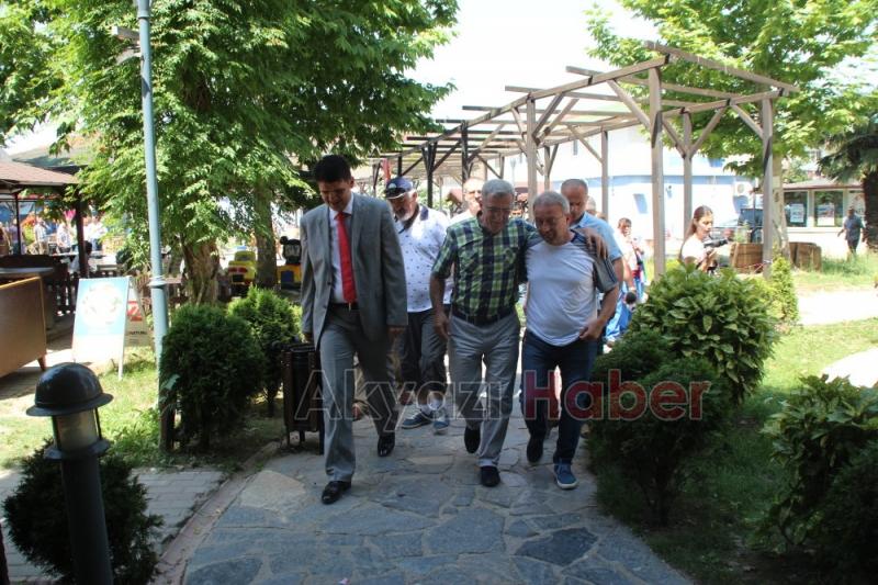 Güreşçiler ve Protokol Üyeleri Davul Zurna Eşliğinde Çarşıyı Gezdi