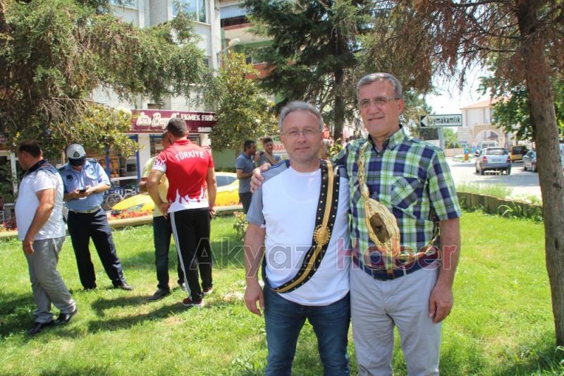 Güreşçiler ve Protokol Üyeleri Davul Zurna Eşliğinde Çarşıyı Gezdi