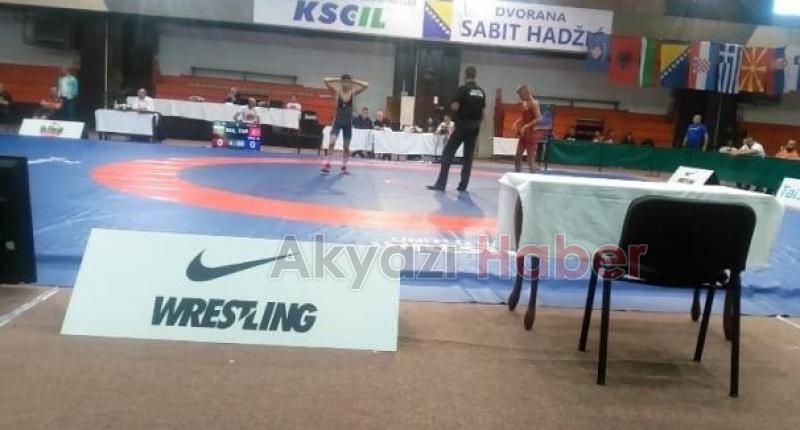 GÜREŞTE AKYAZI ÜSTÜNLÜĞÜ