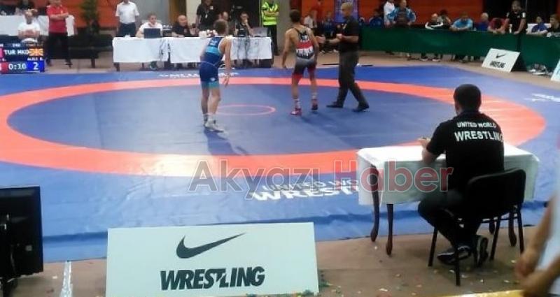 GÜREŞTE AKYAZI ÜSTÜNLÜĞÜ