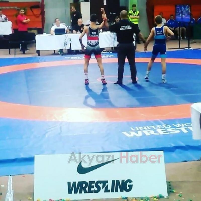 GÜREŞTE AKYAZI ÜSTÜNLÜĞÜ