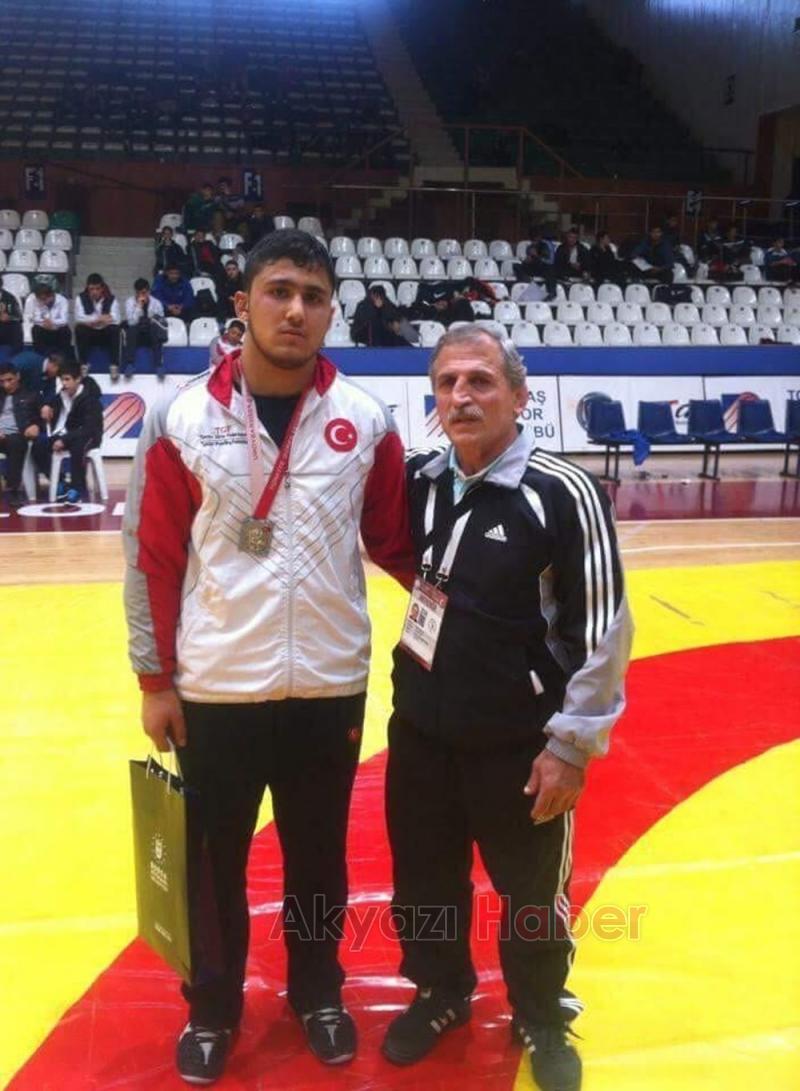 Güreşte Akyazı’dan 3 güreşçi Milli takımda