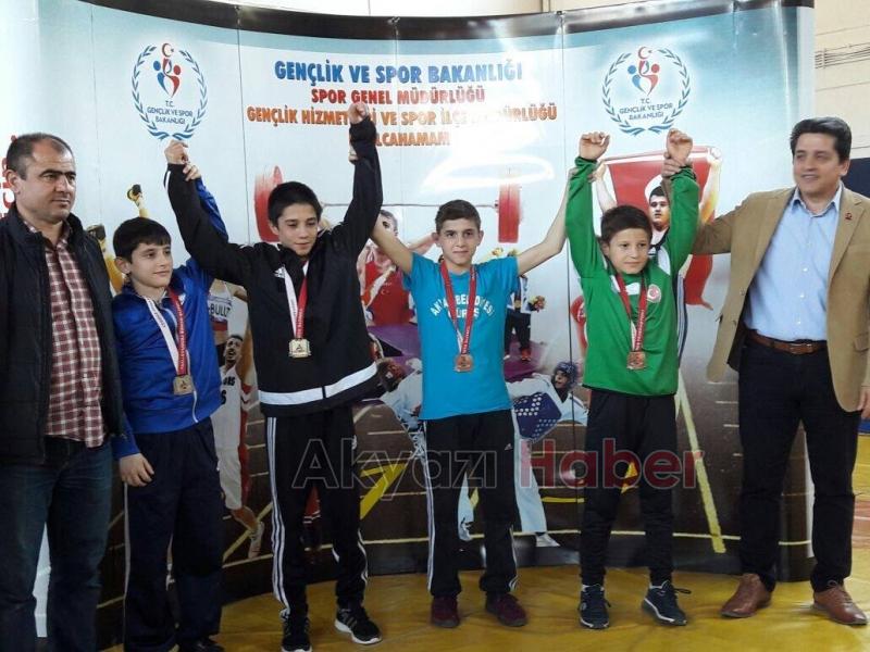 Güreşte Türkiye Şampiyonasına Akyazı’dan 6 Güreşçi