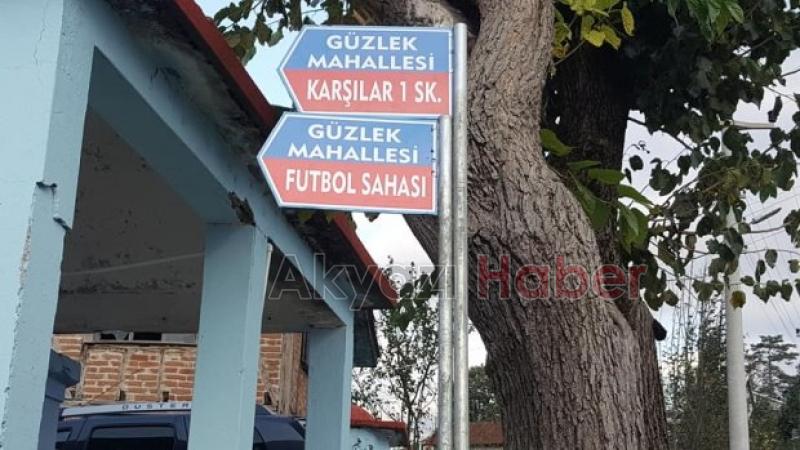 Güzlek mahalle muhtarlığından Örnek bir çalışma daha Sokak tabelaları yenileniyor