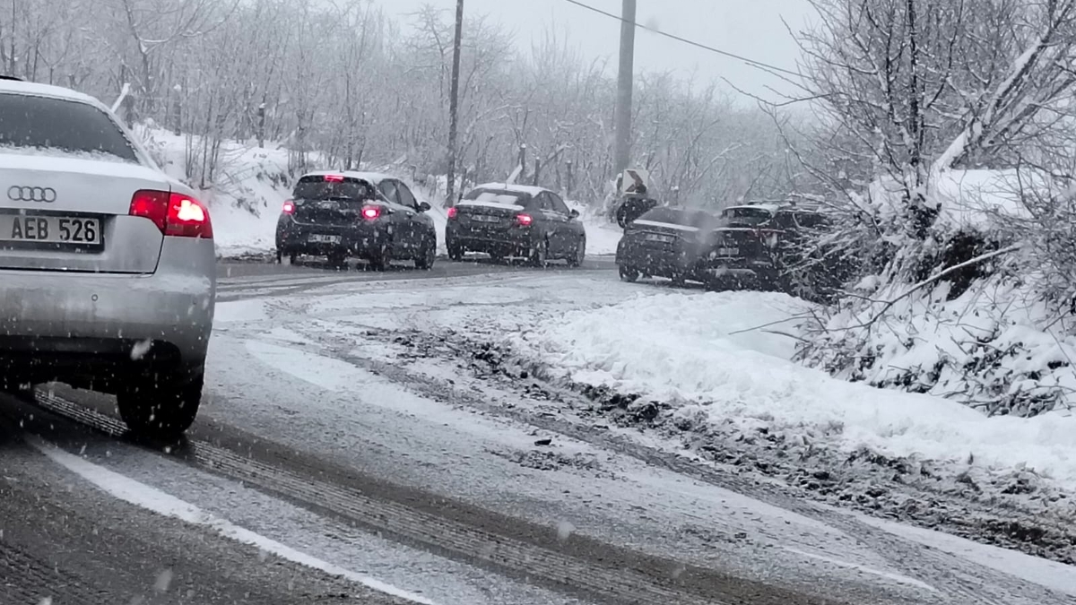 Güzlek’te kızak keyfi, ulaşımda çile