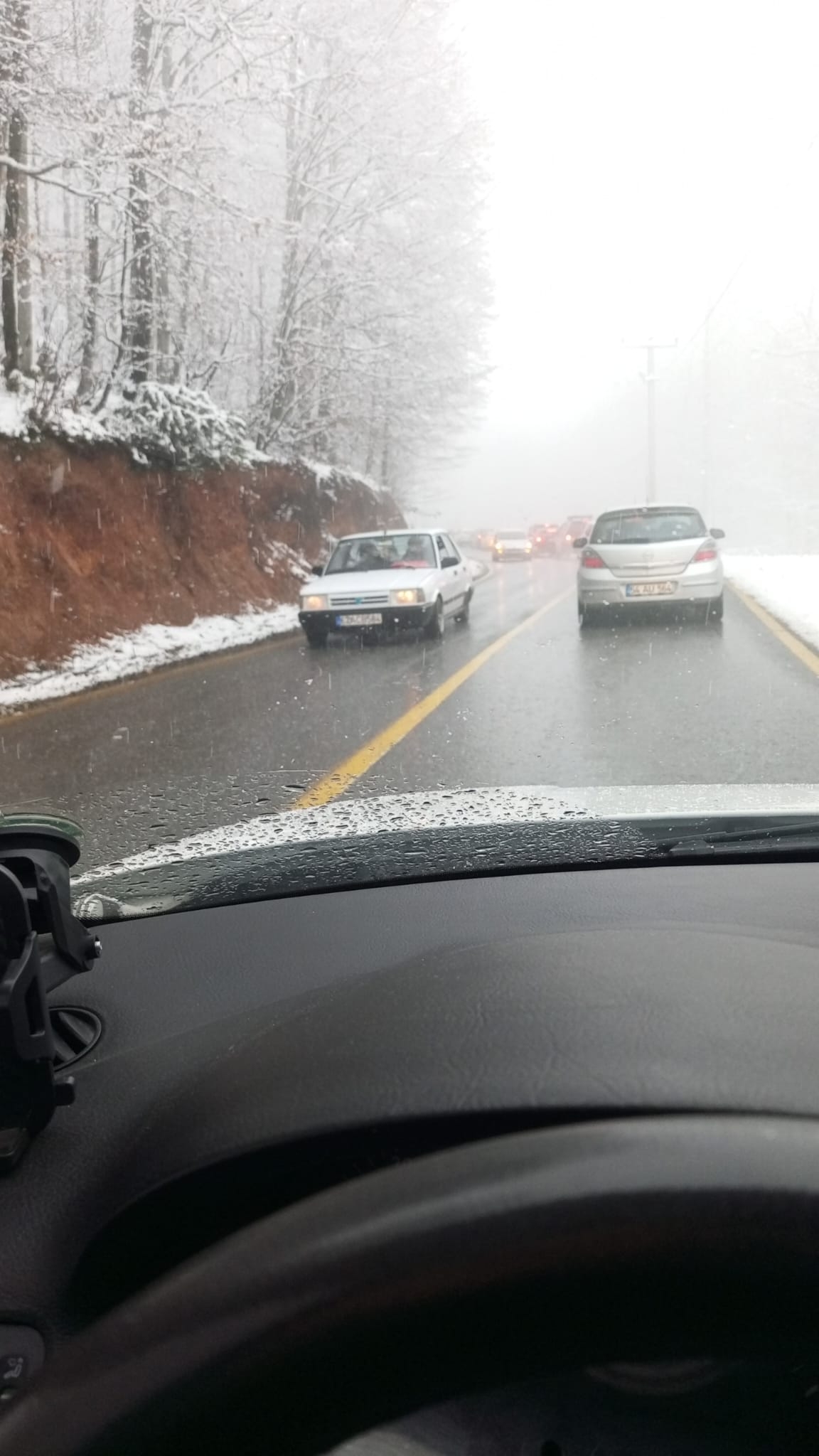 Güzlek’te kızak keyfi, ulaşımda çile