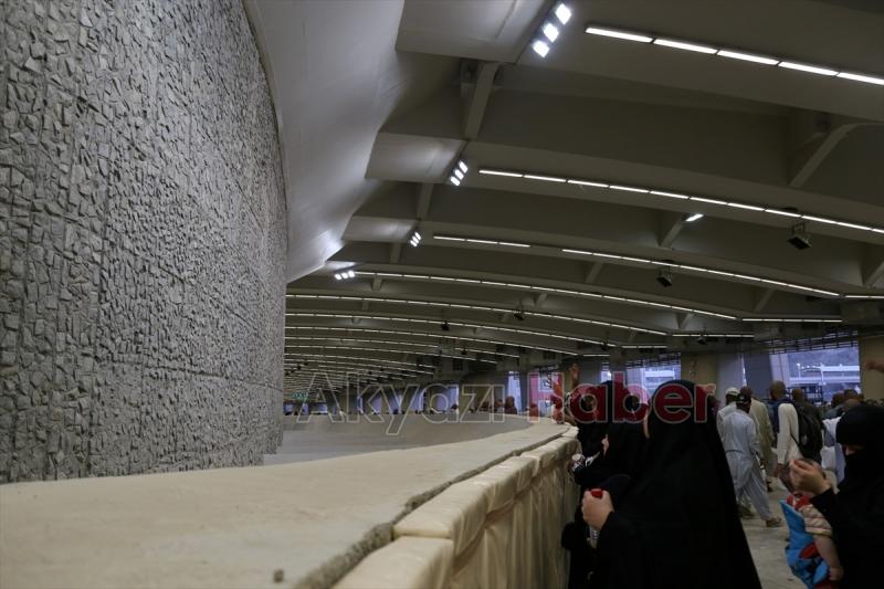  Hacılar Şeytan Taşlamaya Devam Ediyor