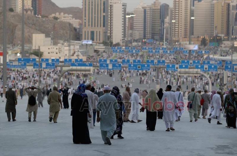  Hacılar Şeytan Taşlamaya Devam Ediyor