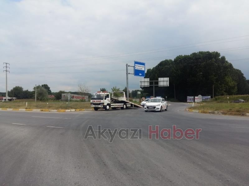 HAFİF TİCARİ ARAÇ MOTOSİKLETE VURDU KAÇTI