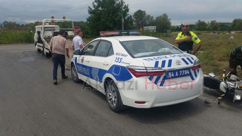 HAFİF TİCARİ ARAÇ MOTOSİKLETE VURDU KAÇTI