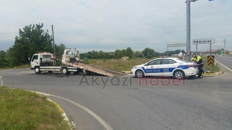 HAFİF TİCARİ ARAÇ MOTOSİKLETE VURDU KAÇTI