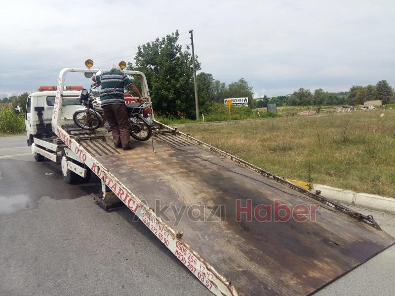 HAFİF TİCARİ ARAÇ MOTOSİKLETE VURDU KAÇTI