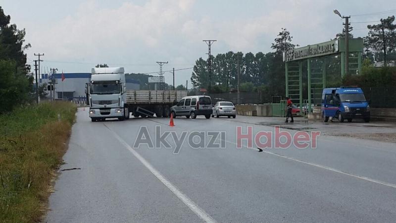 Hafif Ticari Otomobil Tır’a Çarptı 2 Yaralı 