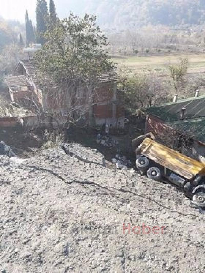 Hafriyat kamyonu eve girdi 