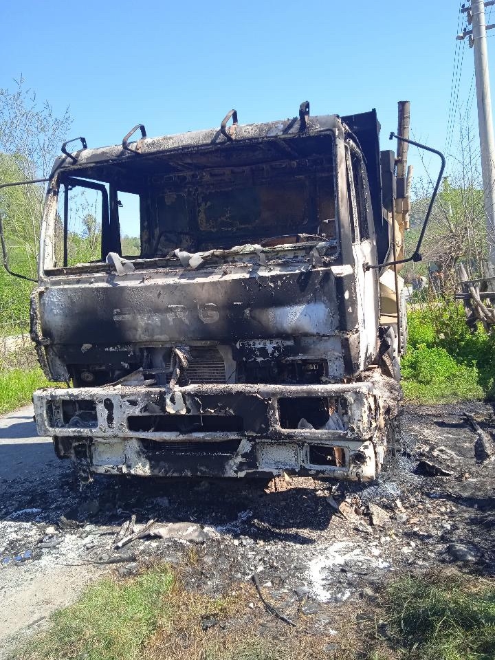 Hafriyat kamyonu yandı