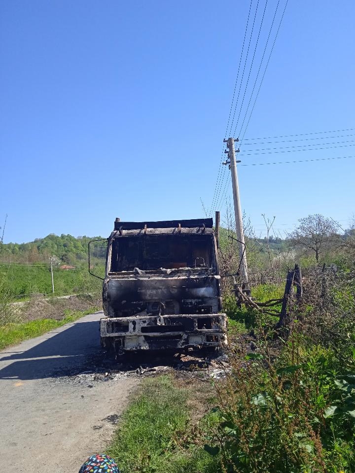 Hafriyat kamyonu yandı